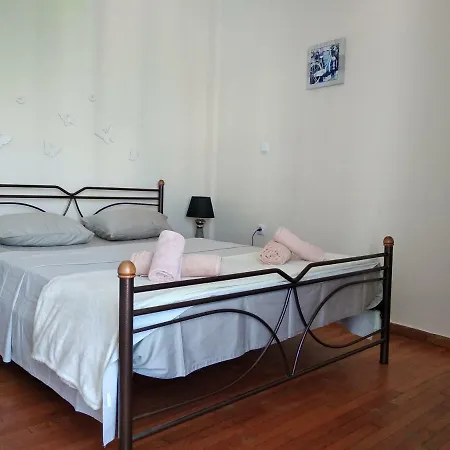 Twins 2 Minutes From Metro Station Apartment Athens