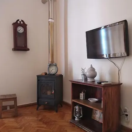 Twins 2 Minutes From Metro Station Apartment