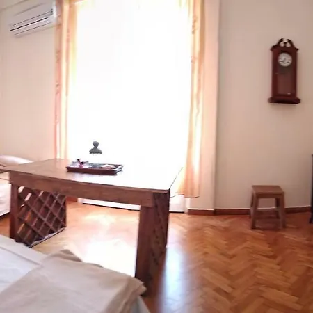 Twins 2 Minutes From Metro Station Apartment Athens